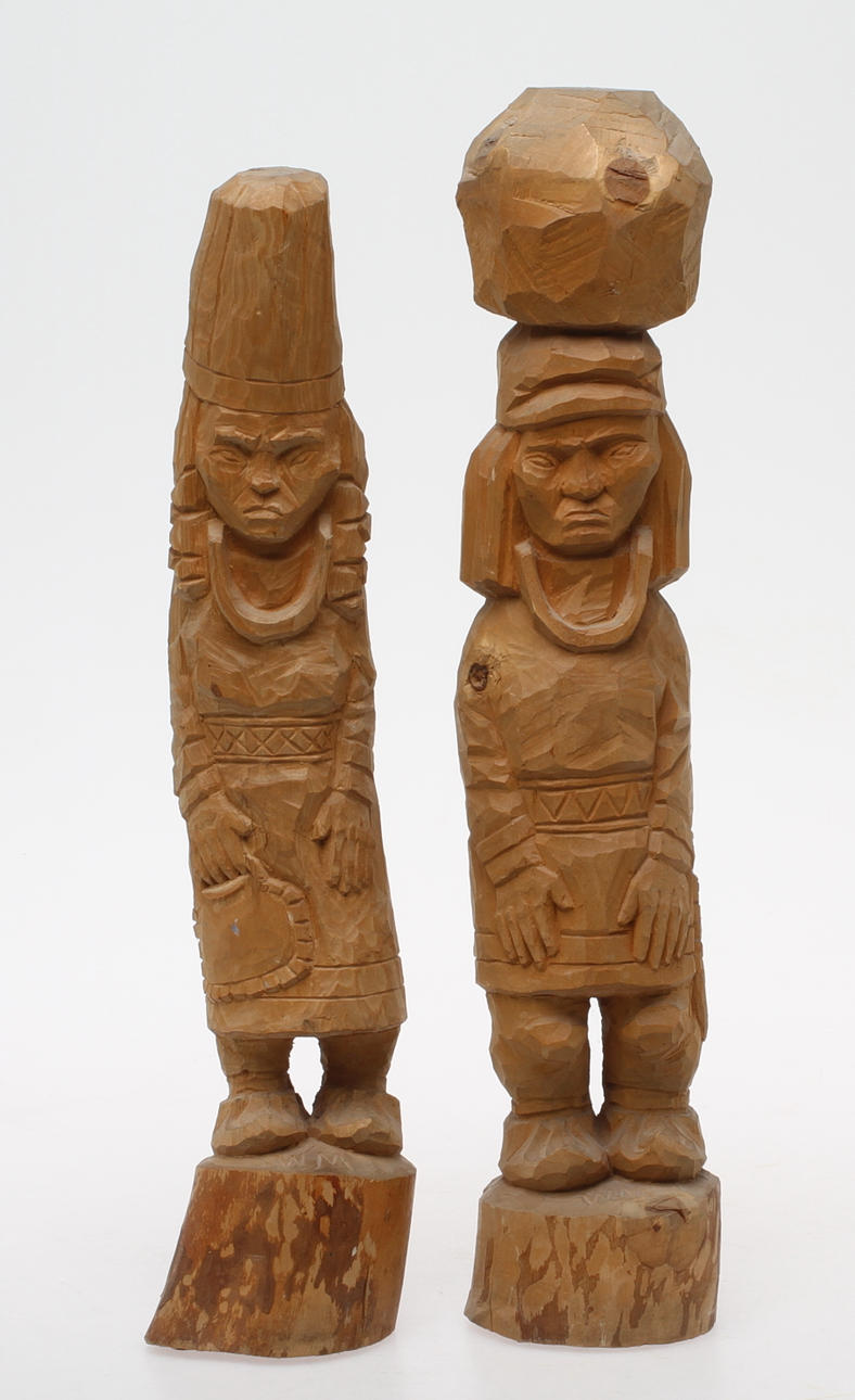WILLIAM MARKLUND. Figuriner 2 st, samer, skuret trä, monogramsignerade.