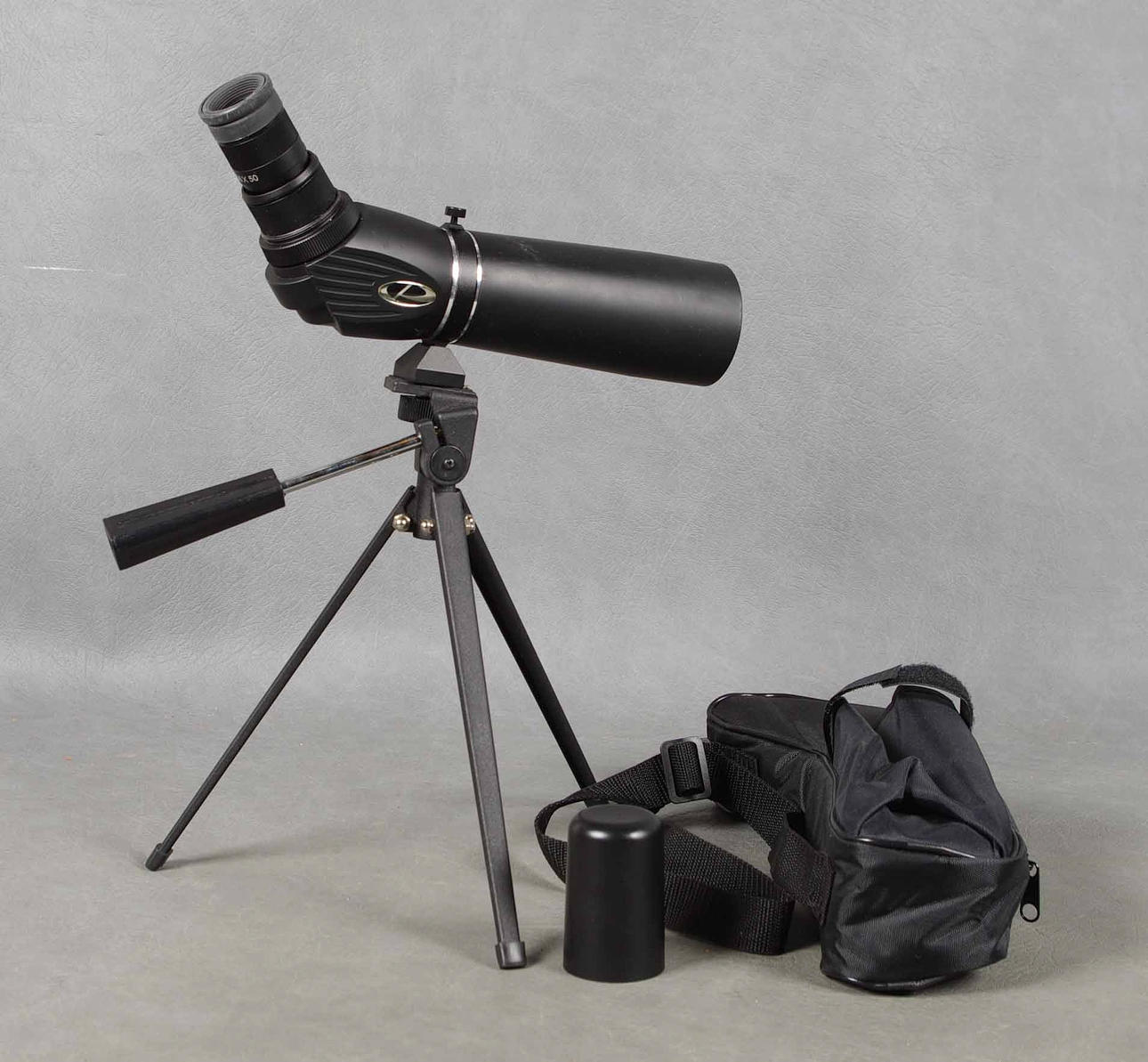 KIKARE MED BORDSSTATIV.