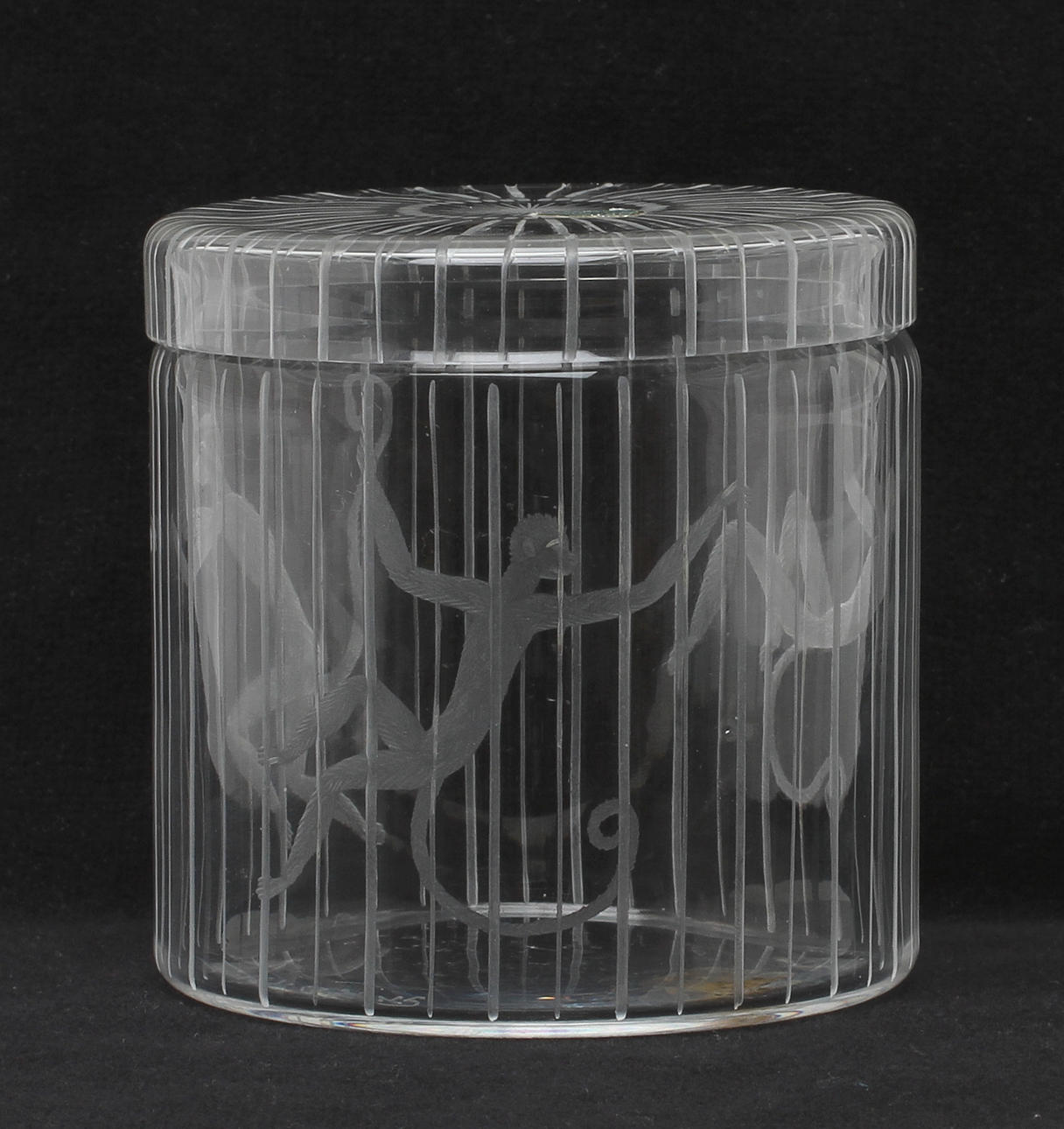 BURK MED LOCK, glas, "Apburen" Edward Hald Orrefors dat 1946.