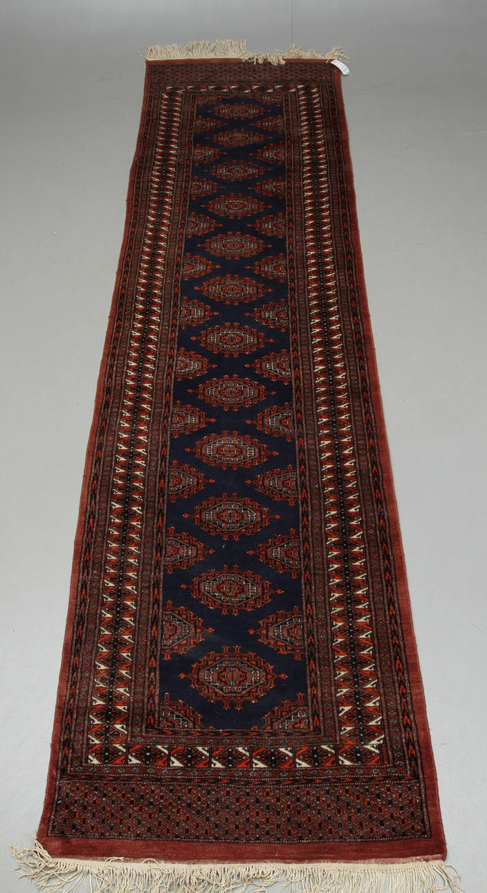 GALLERIMATTA, orientalisk, ca 335 x 92 cm.