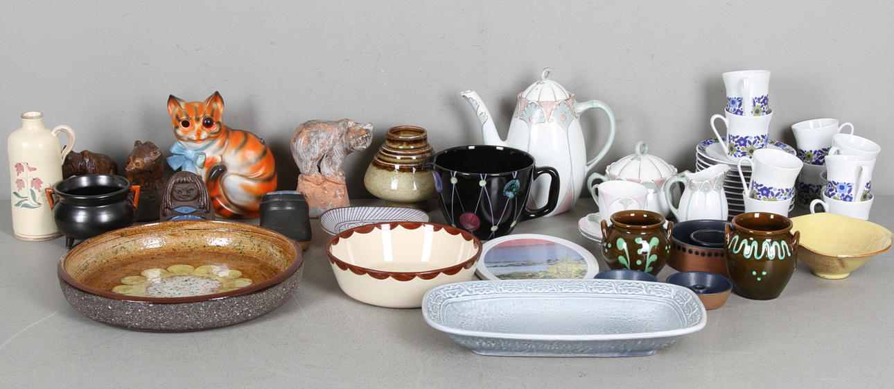 KERAMIKFÖREMÅL, bl.a. Rörstrand, Bobergs fajansfabrik, Thomas Hellström, Tilgmans, Gustavsberg.