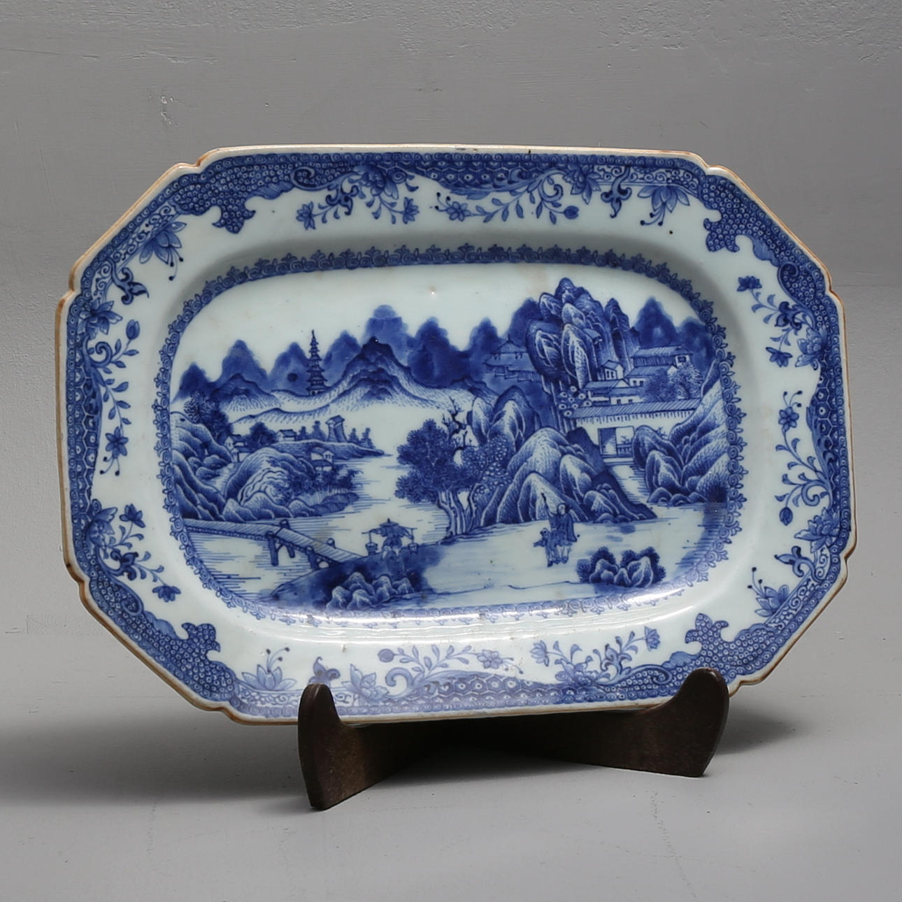 FAT, Kompaniporslin, Kina, 1700 tal.