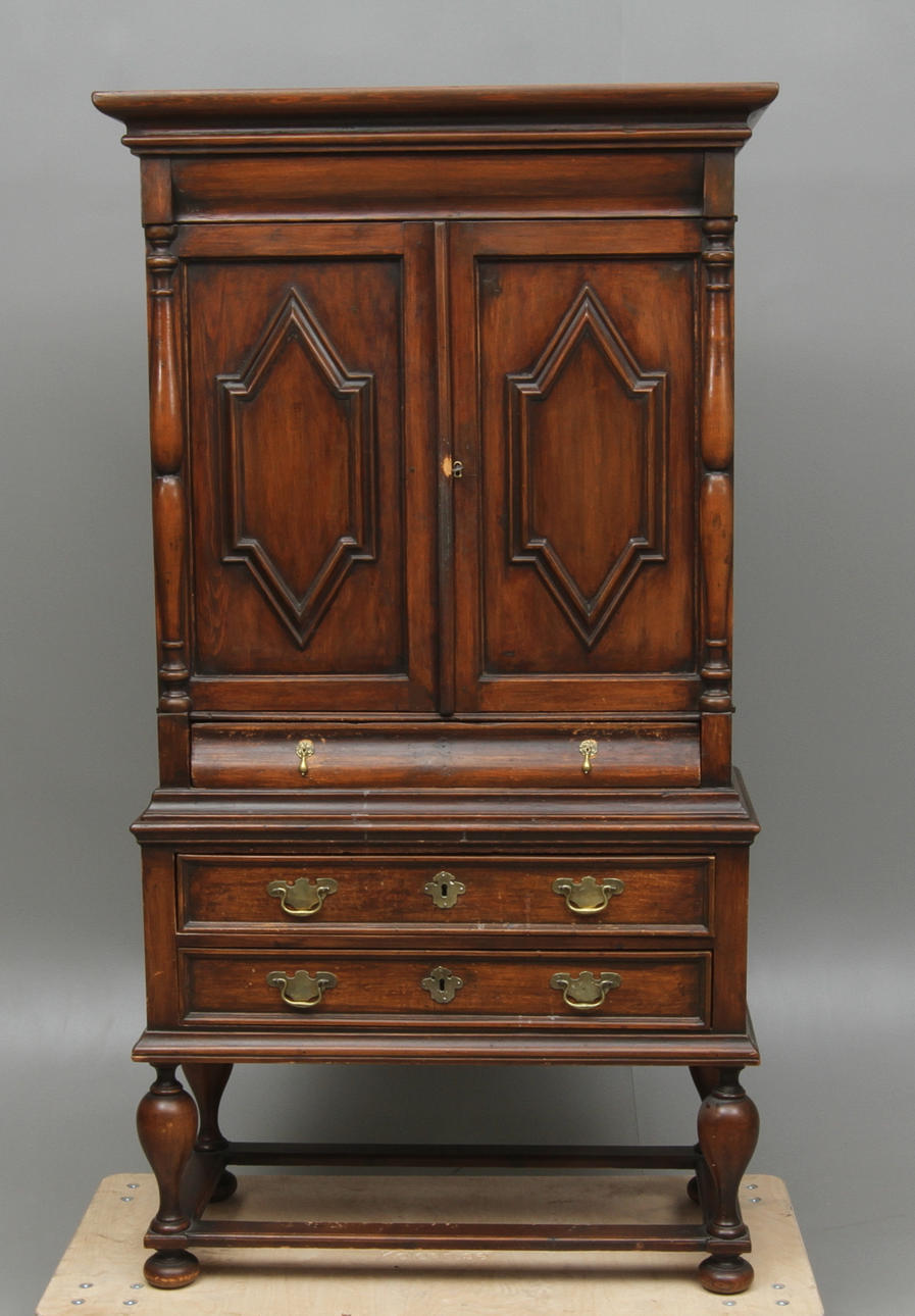 SKÅP, barockstil, omkring 1800-talets slut.
