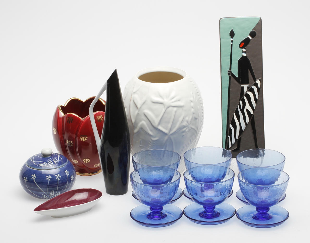 KERAMIK och GLAS, 11 delar, bl.a. "Rubin" Gefle, Rosenthal, Ekeby.