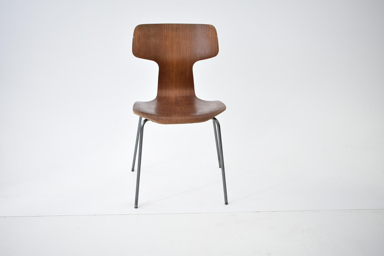 ARNE JACOBSEN. T-Stuhl aus Teakholz, 1972.