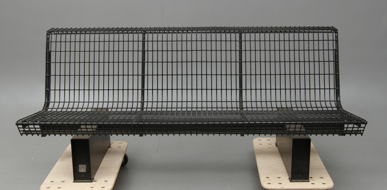 SOFFA, metall, Design Osvaldo Borsani för Tecno Italien, 1980-tal.