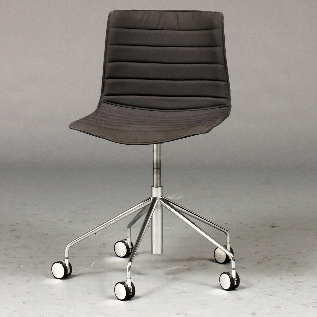 SILLA DE ESCRITORIO, "Catifa 46", Arper.