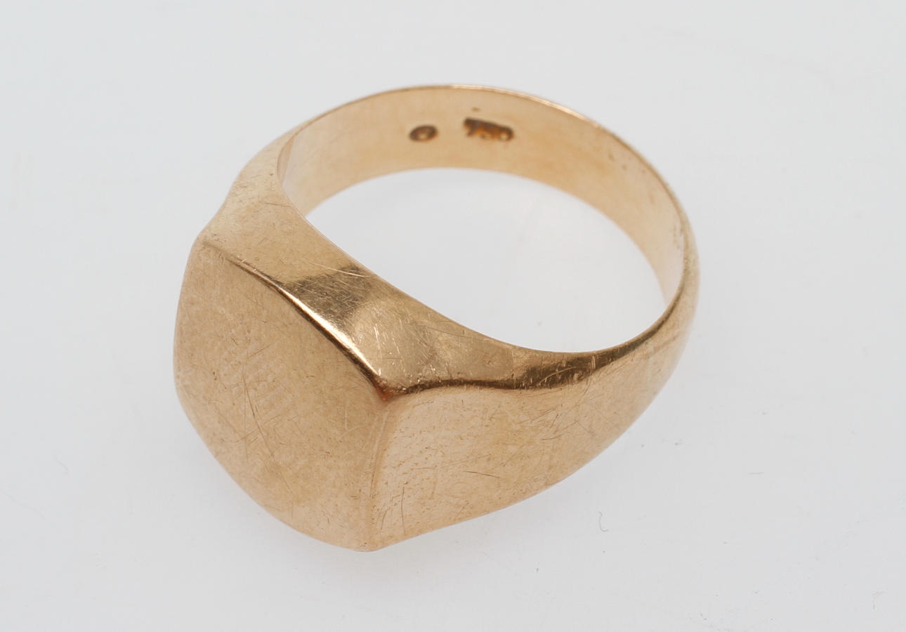 KLACKRING, 18k guld, vikt ca 5,2 gr.