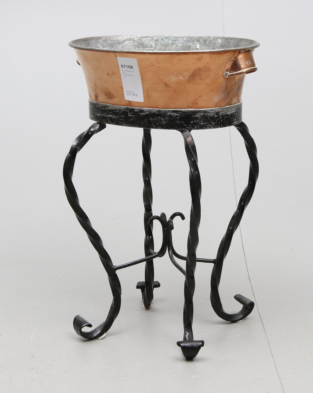 KOPPARBUNKE med SMIDESSTÄLLNING.