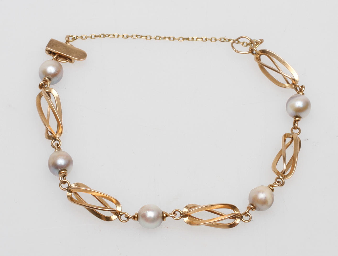 ARMBAND MED PÄRLOR, 18k guld, total vikt ca 13,7 gr.