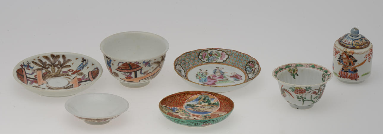 ORIENTALISK KERAMIK, 5 delar.