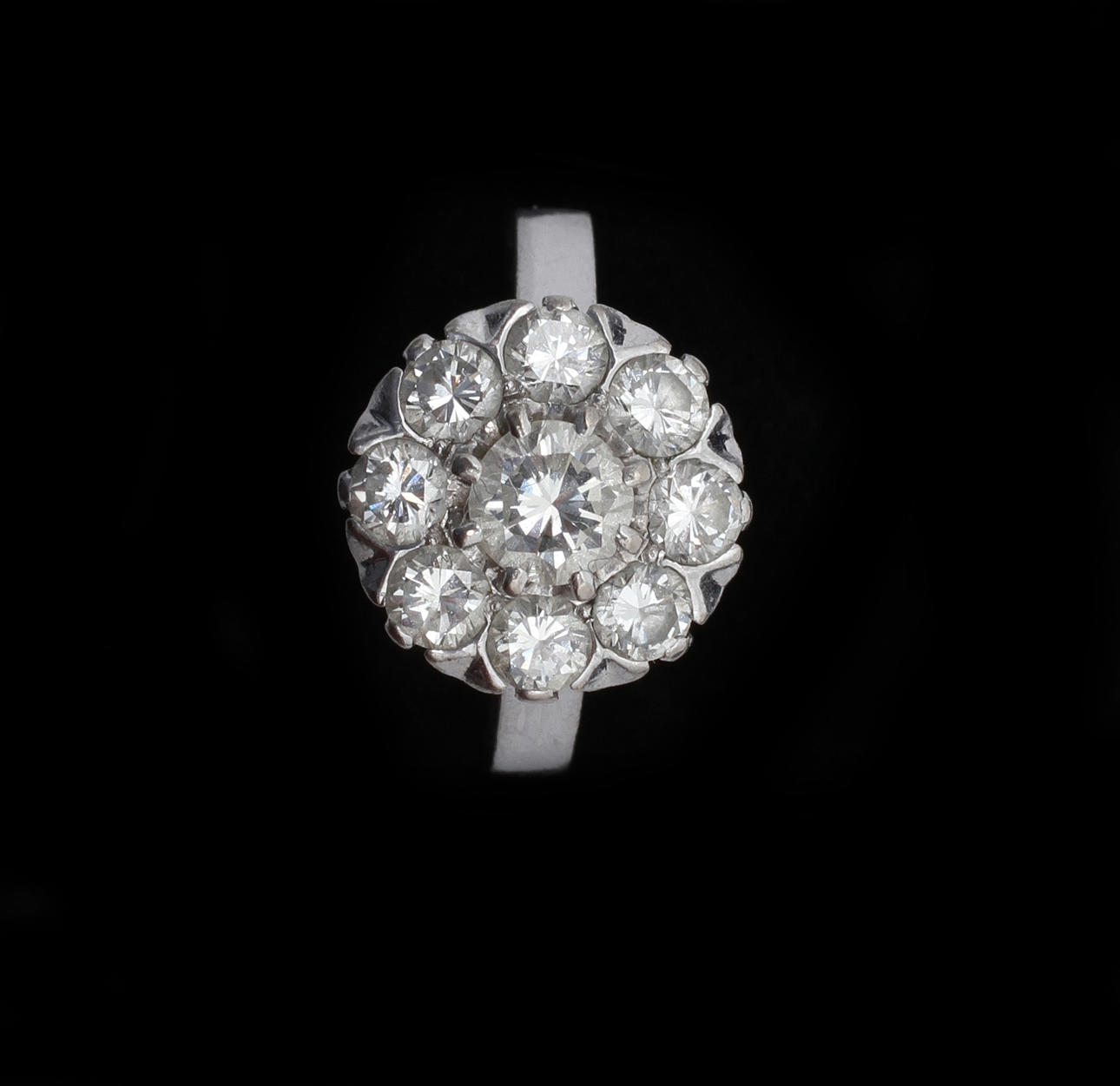 RING, 18k vitguld med 9 diamanter, totalt 1,51 ct, 5 gram.