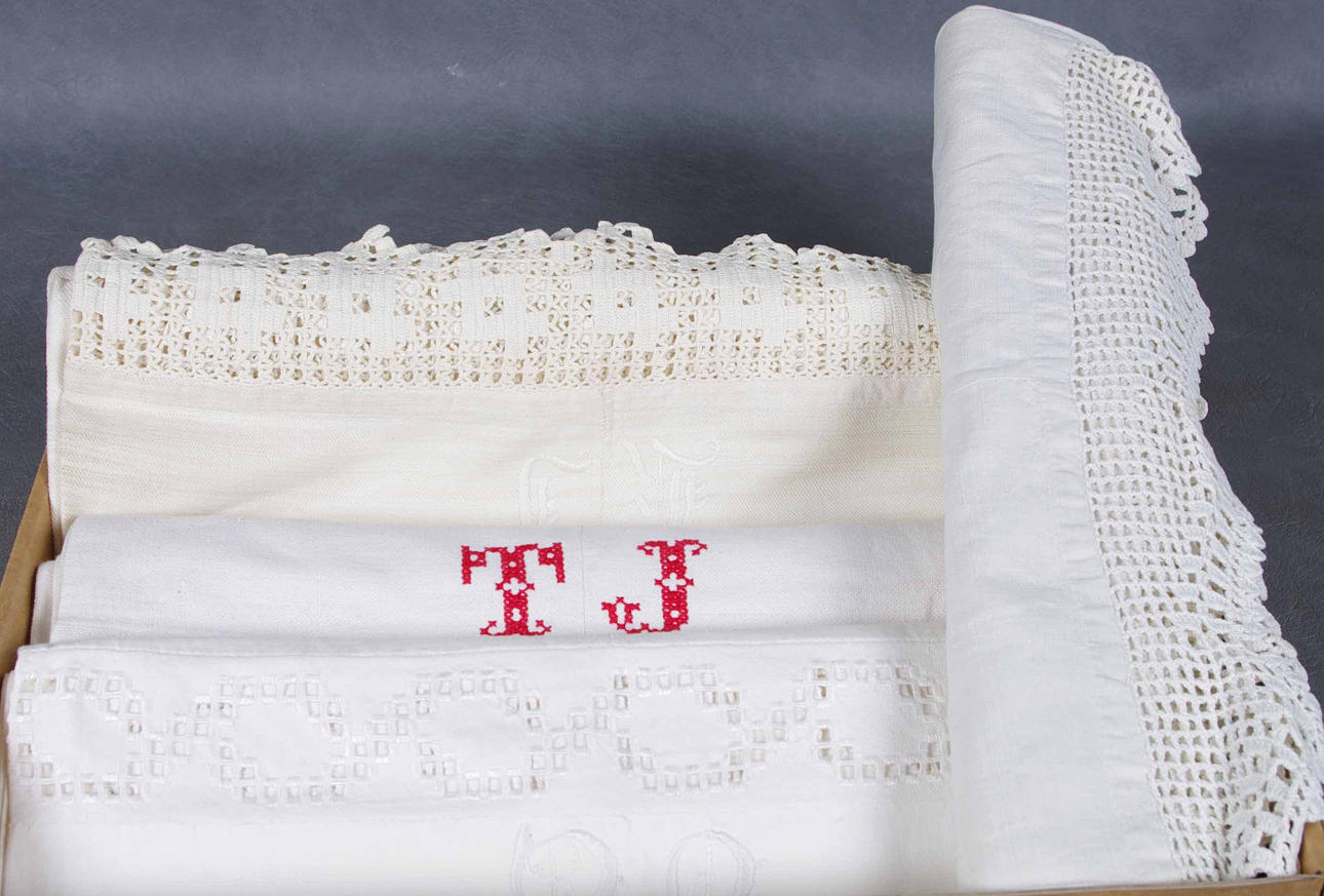 LAKAN MED SPETS OCH BRODYR.