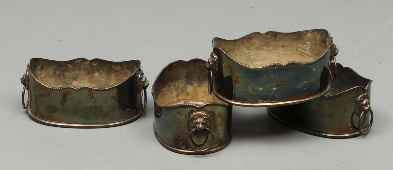 YTTERFODER, 4 st, med lejonmaskaroner, nysilver, 1900-tal.