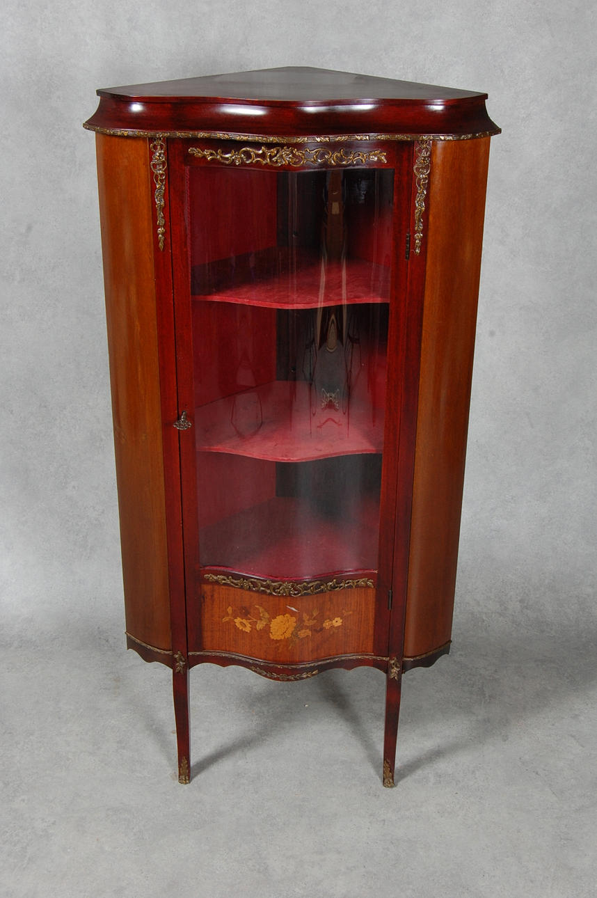 HÖRNSKÅP, Louis XVl- stil.