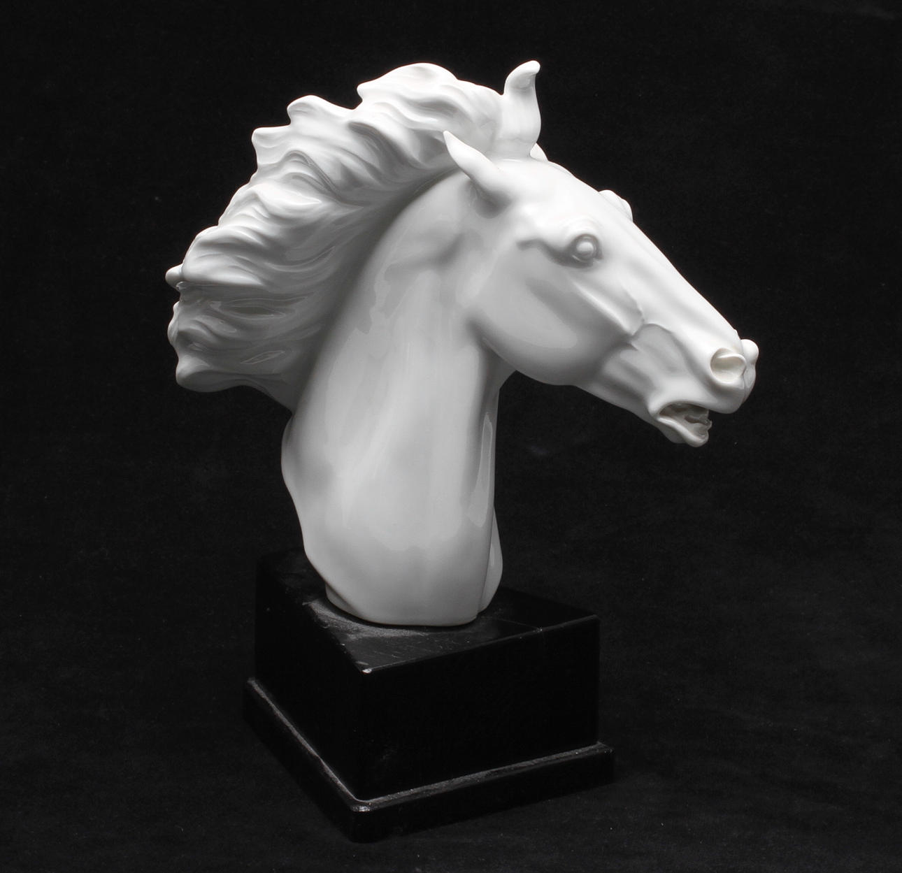 FIGURIN, porslin, Erich Oehme, Meissen, sign och dat. 1949.