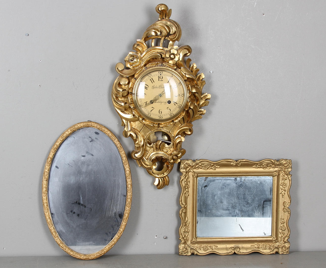 SPEGLAR, 2 st, samt VÄGGPENDYL, Herbert Wersten, Linköping.