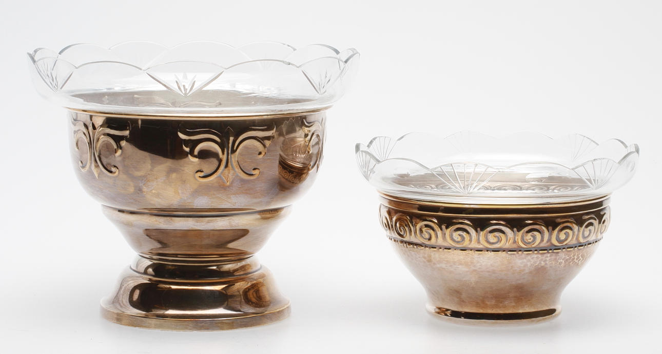 BORDSUPPSATSER, 2 st, glas och nysilver, 1900-talets första hälft.