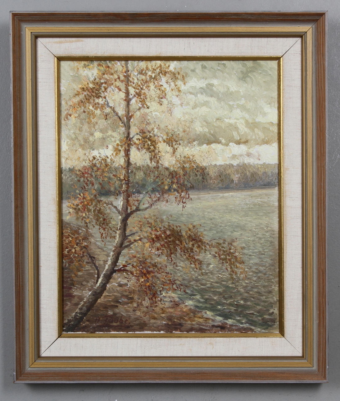 OKÄND KONSTNÄR. Sjölandskap med björk. Olja på duk. Signerad A.Taube.