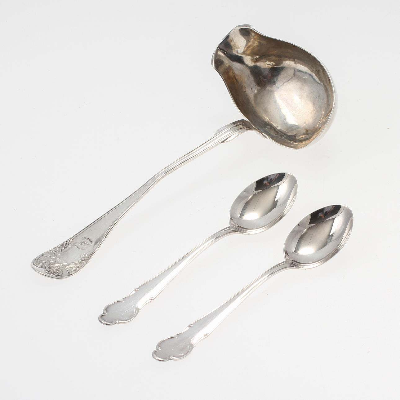 KAFFESKEDAR, 12 st samt SÅSSKED, silver, 1900-tal resp 1800-tal. Ca 198 gram-.