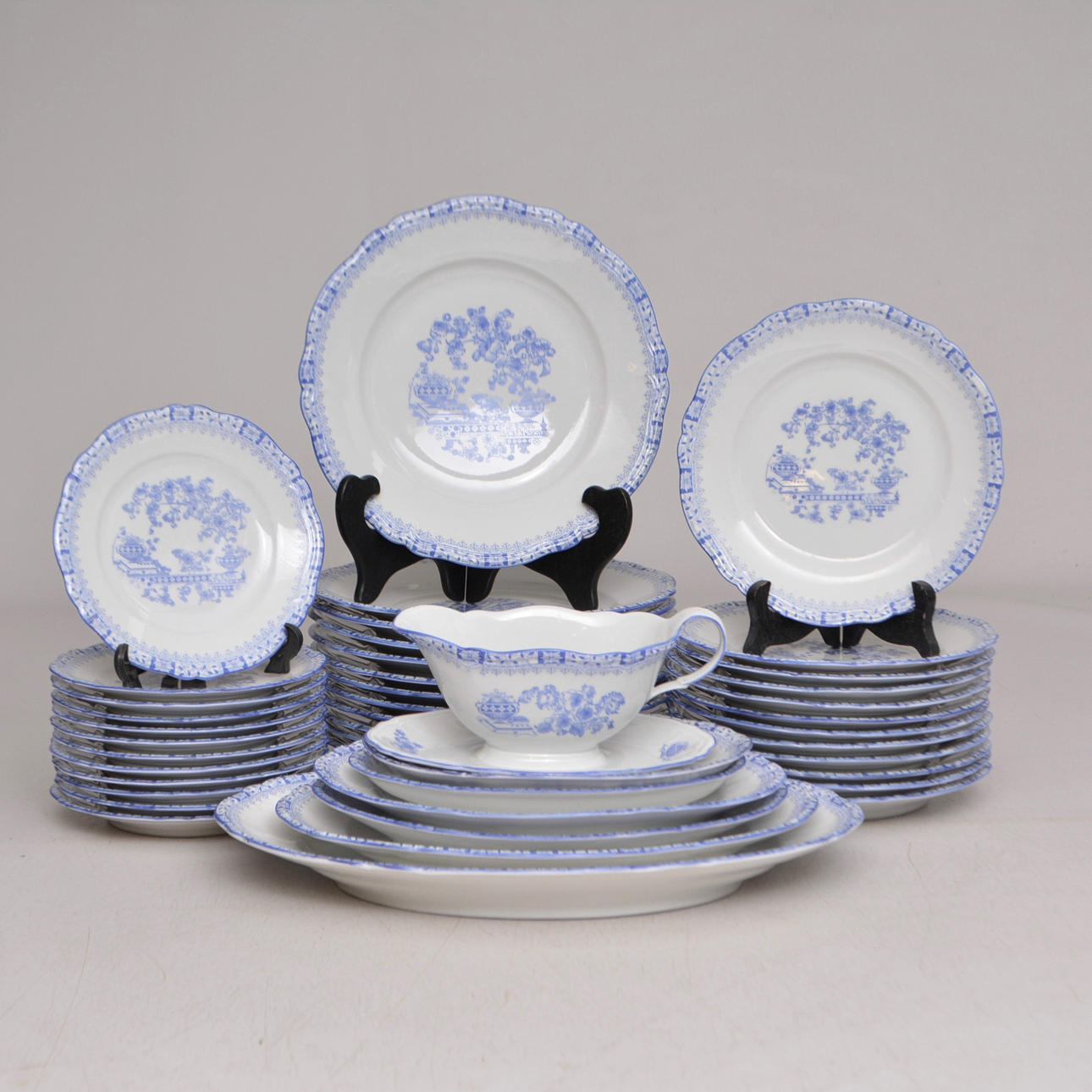 VAJILLA. Kahla azul de China.