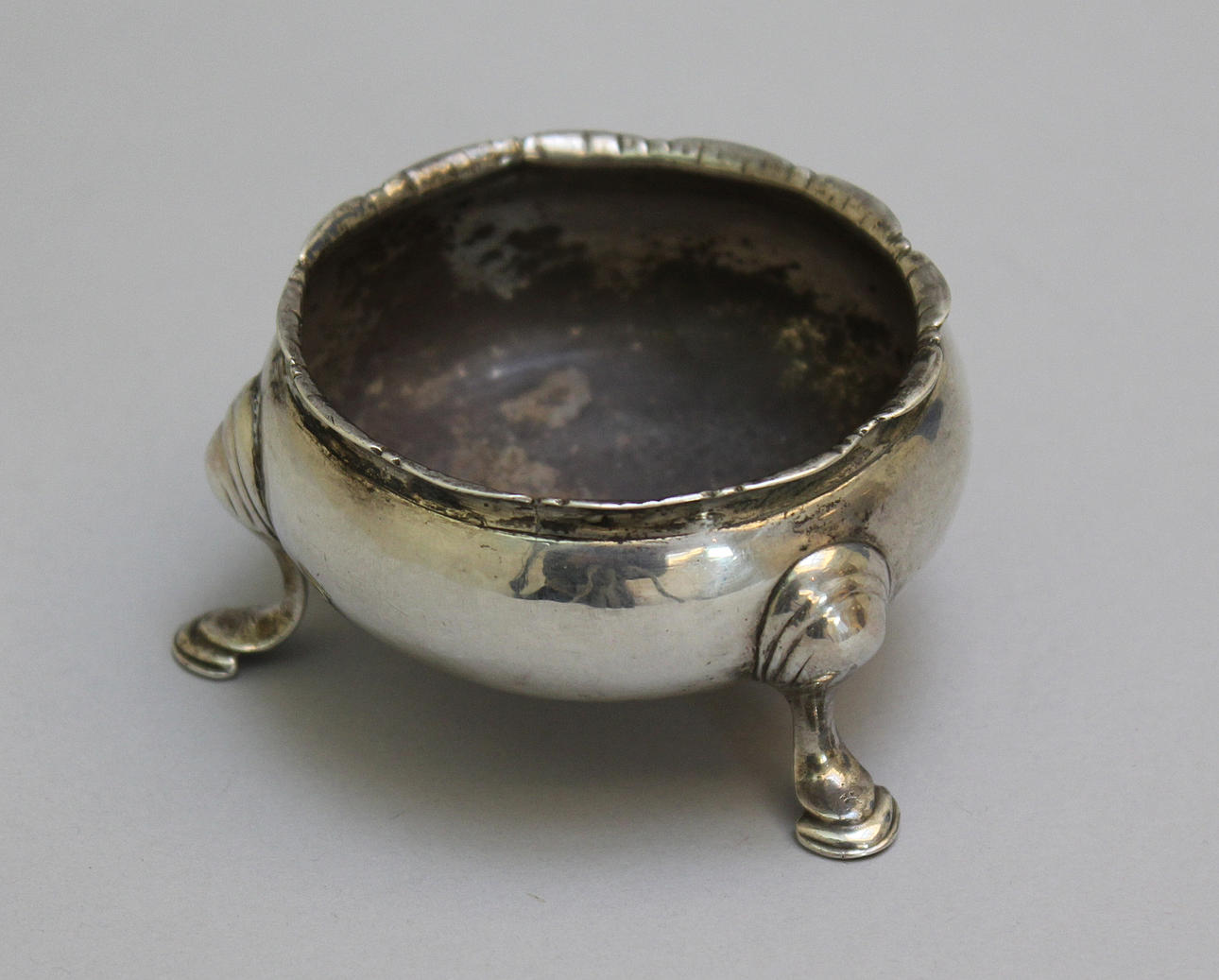 SILVERSKÅL. Märkt London 1763. Totalvikt 40,3 gram.