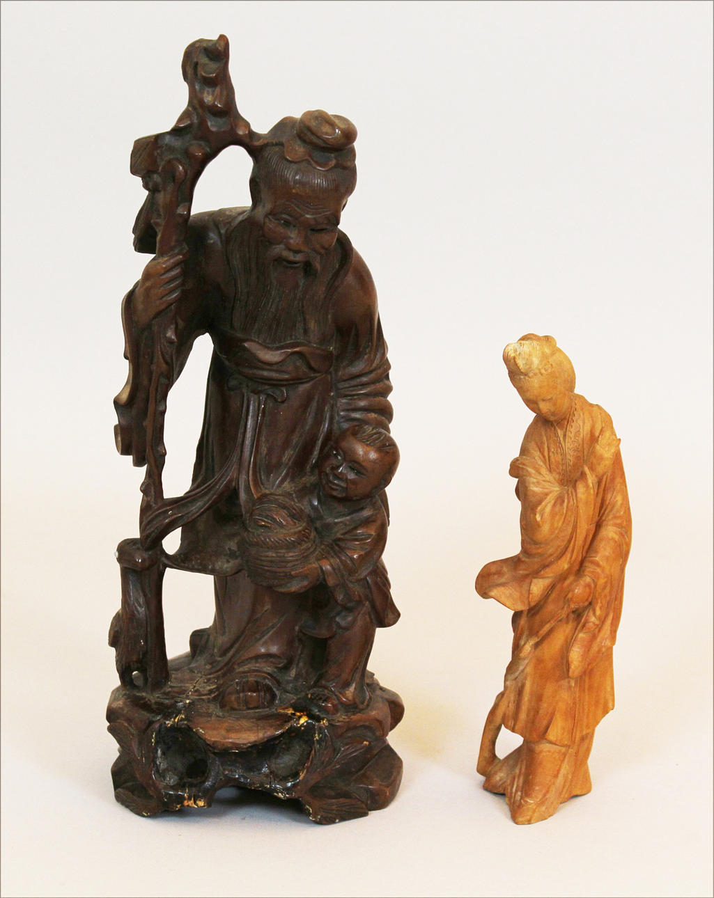 TRÄSKULPTURER (2). Kina, 1900-tal.