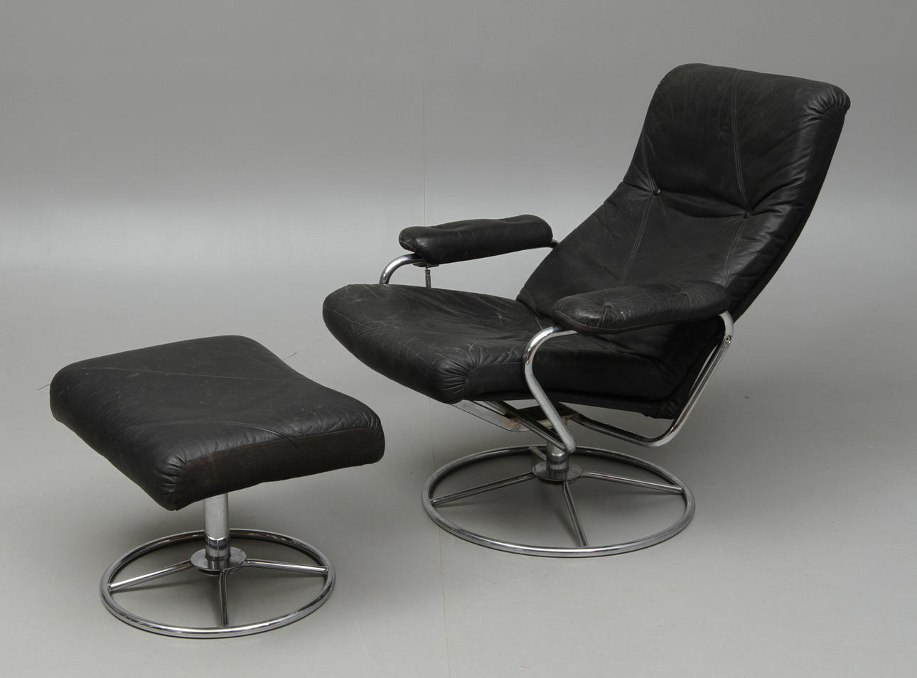 FÅTÖLJ MED FOTPALL, 1900-talets slut.