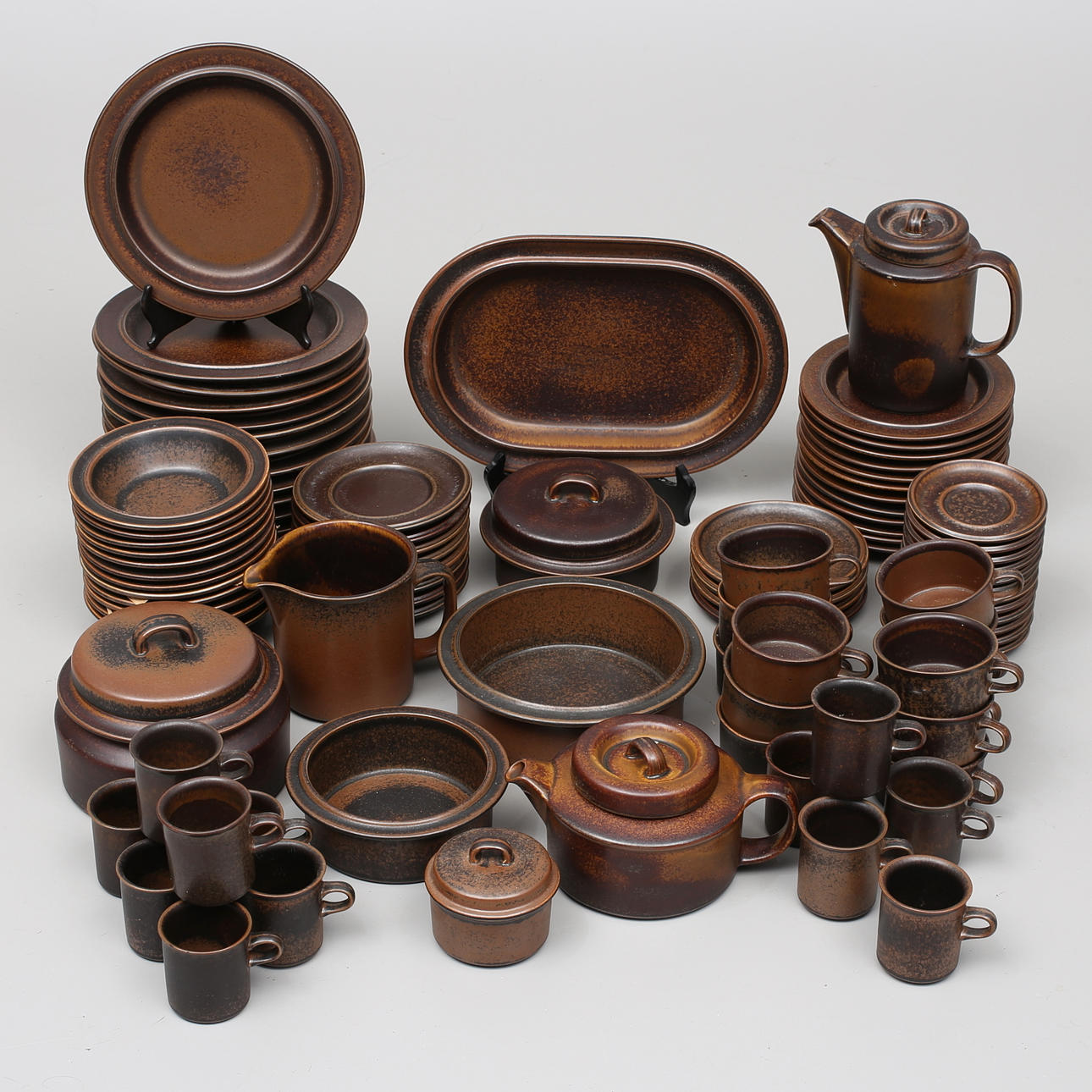 SERVIS, 93 delar, stengods, "Ruska", Arabia.