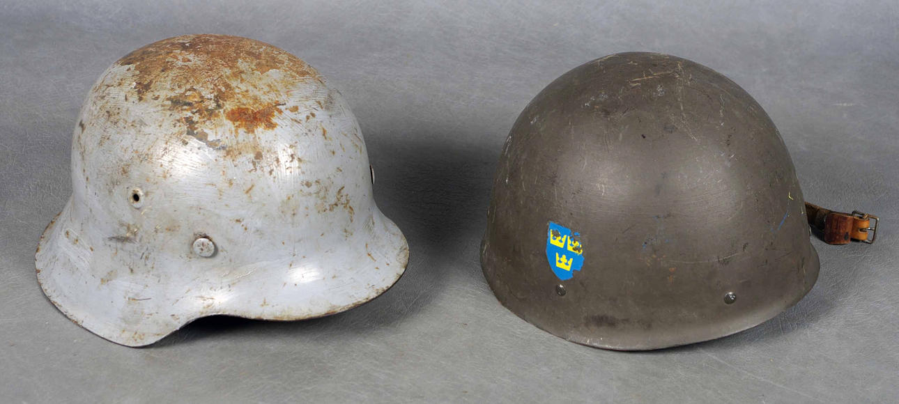 HJÄLMAR, militära, 2 stycken.