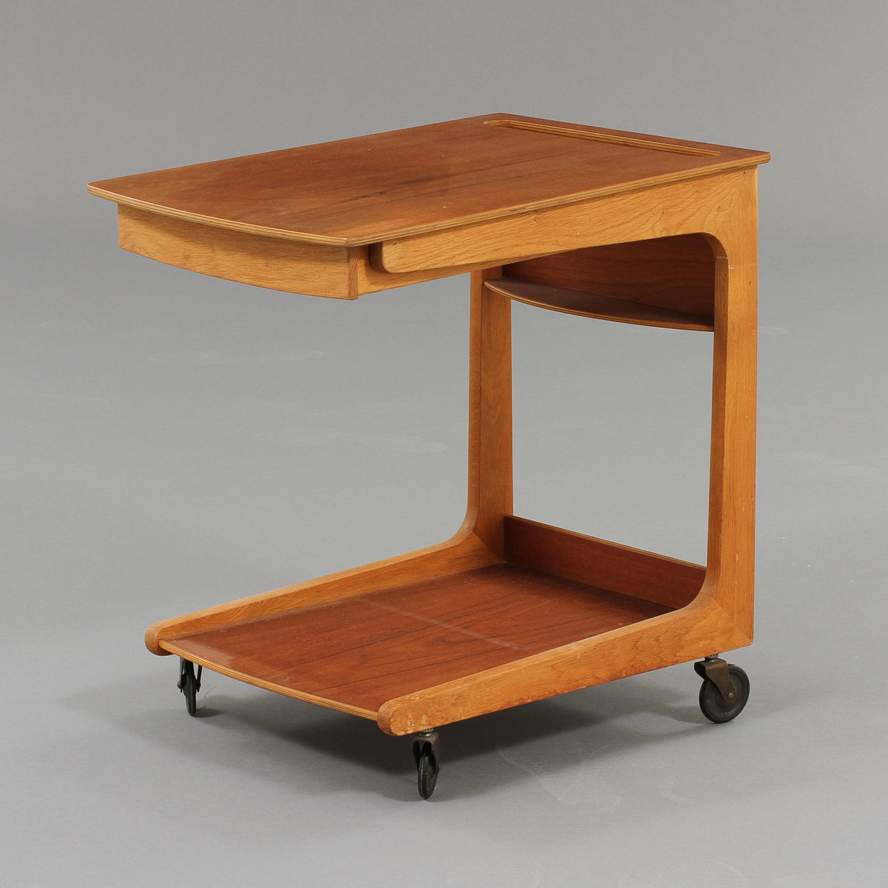 SÄNGBORD, 1900-talets mitt.