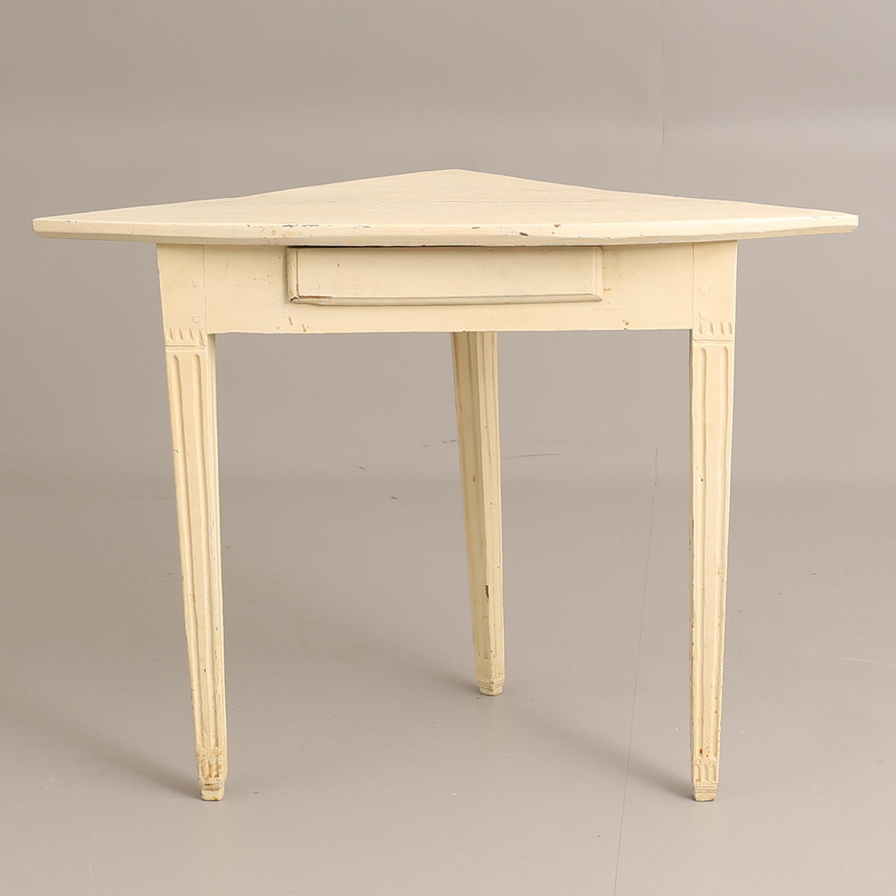 HÖRNBORD, vitmålat, gustavianskt.