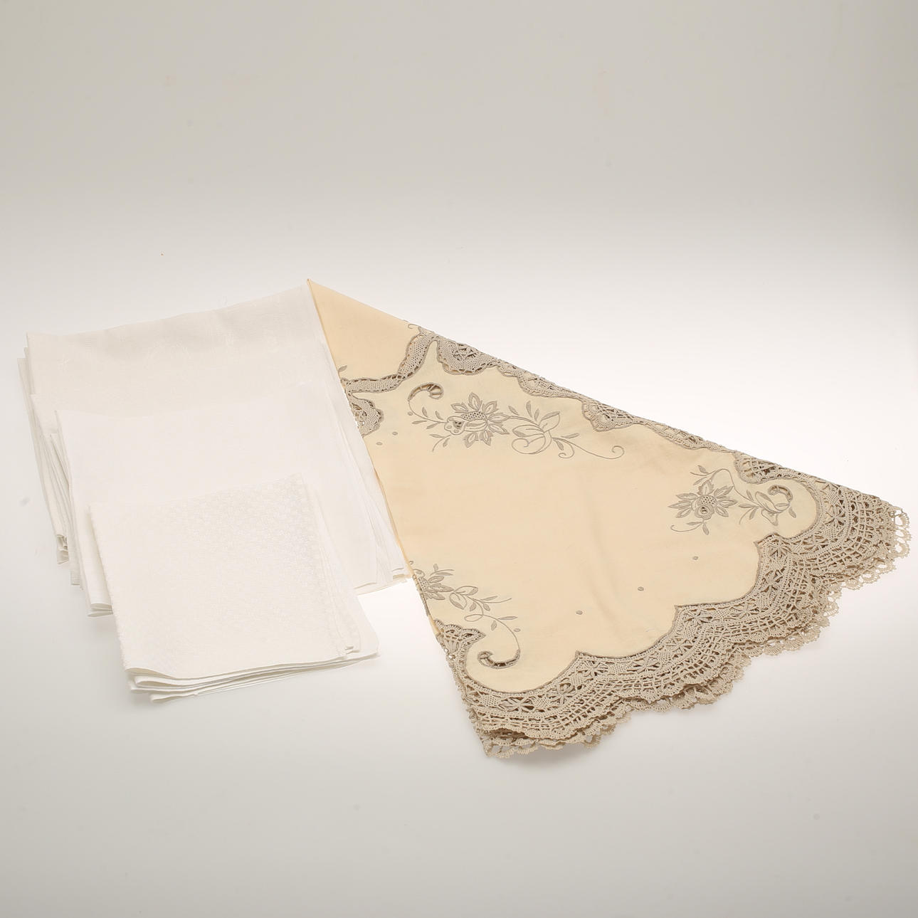 NAPKINS, 14 pieces. BRUSSELS TIP.