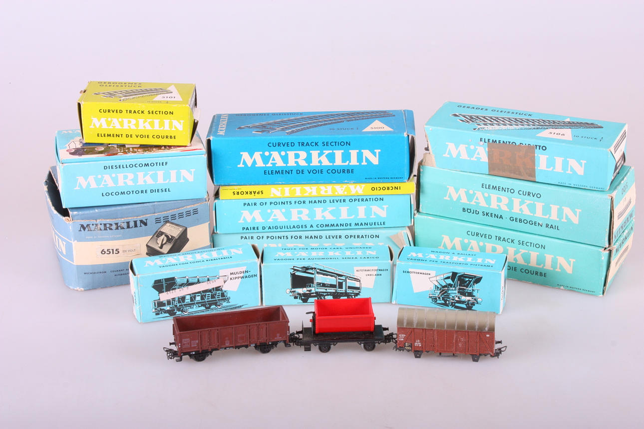 MÄRKLIN, dieseltåg, vagnar och rälsdelar.