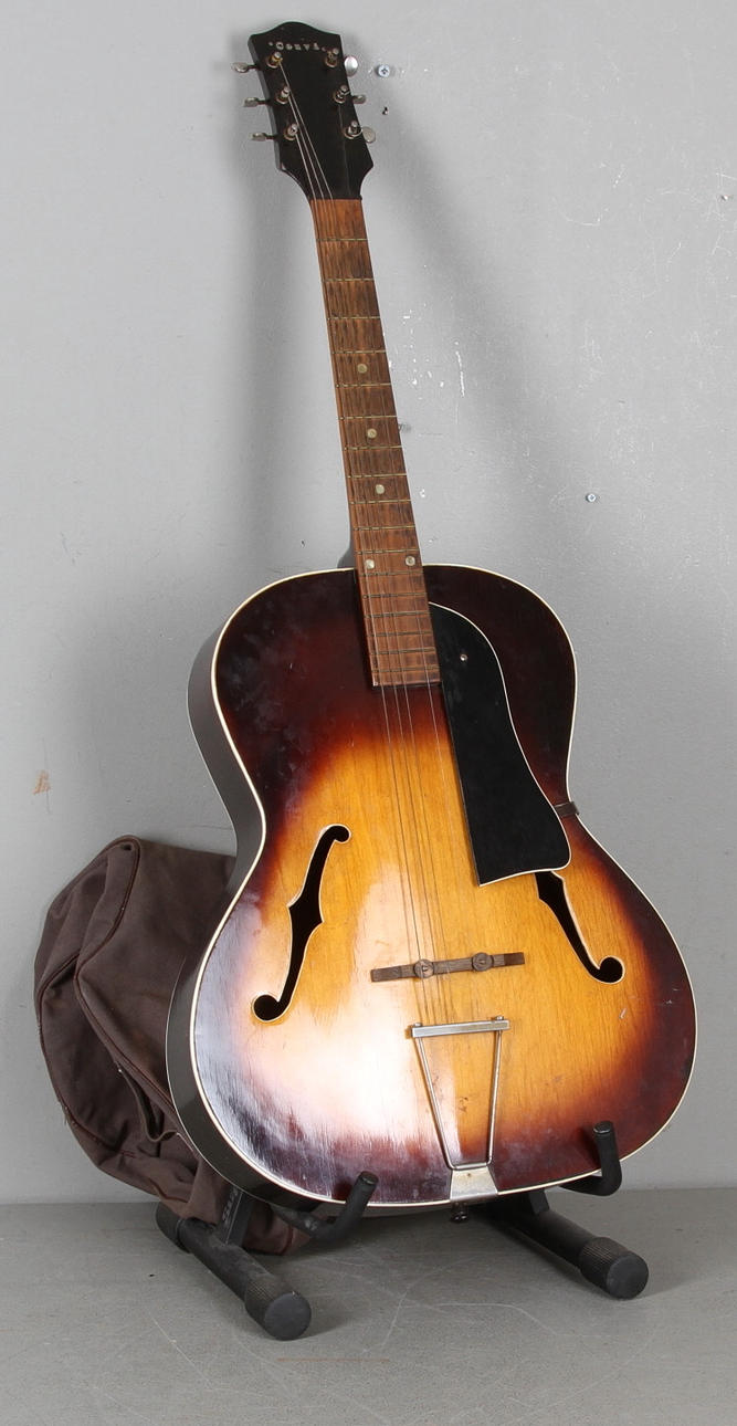 AKUSTISK GITARR, märkt Ceuvå.
