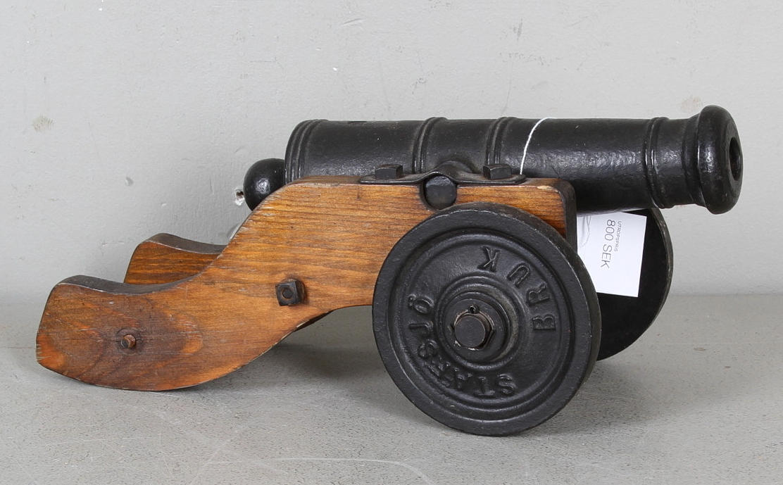 SALUTKANON på lavett, gjutjärn och trä, Stafsjö bruk.