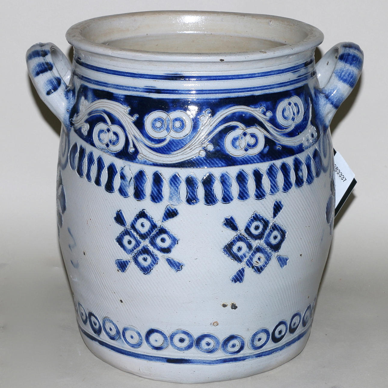 KRUG, salzglasiertes Steingut, um 1900.