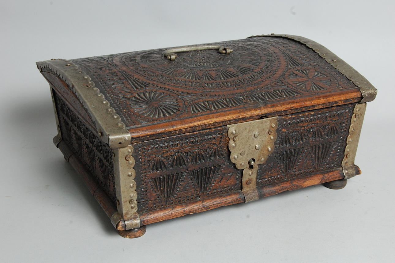 SKRIN, barock, daterat 1733.