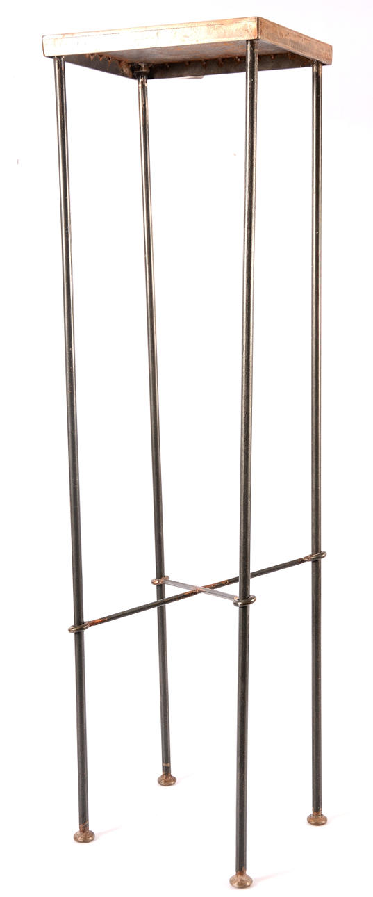 PIEDESTAL, metall, 1900-tal.