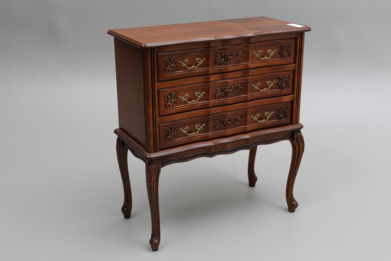 BYRÅ, rokokostil, 1900-tal.