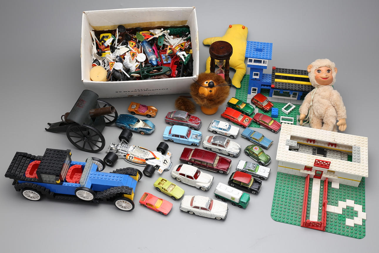 PARTI LEKSAKER, bla Lego, Tekno, Dinky, barnskor.