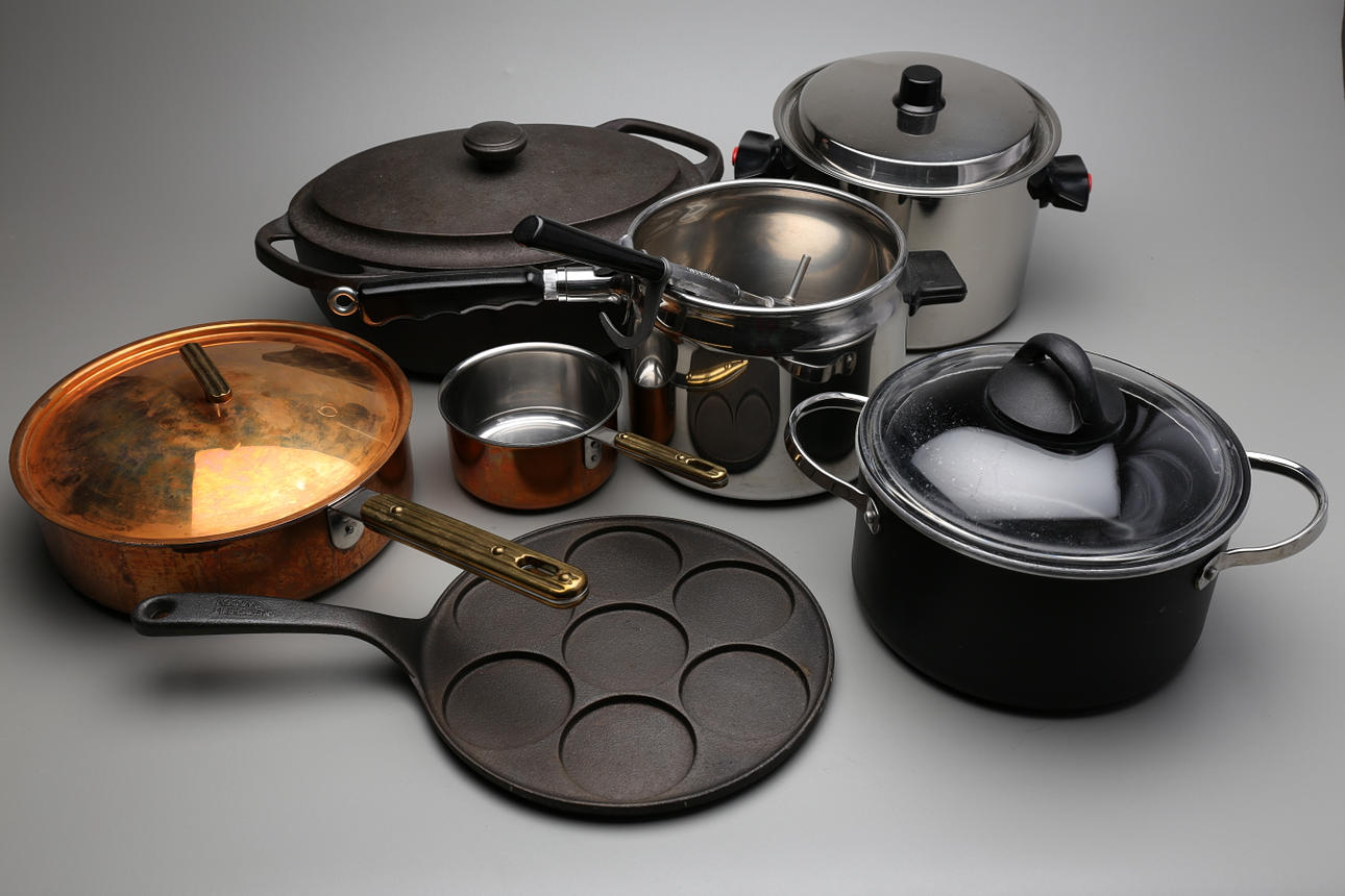 PARTI GRYTOR, gjutjärn, koppar, rostfritt, 7 delar.