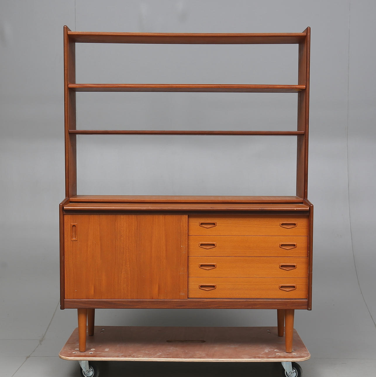 SKÅP/BOKHYLLA, 1900-talets mitt.