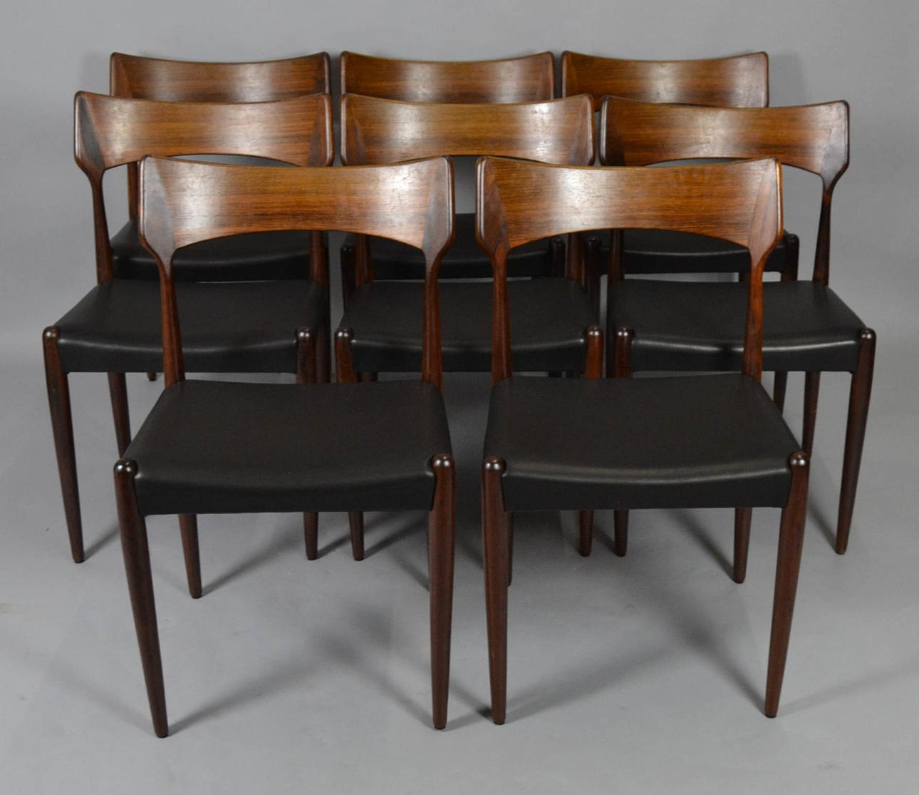 BERNHARD PEDERSEN & SØN. 8 STOLE I ROSENSÆ.