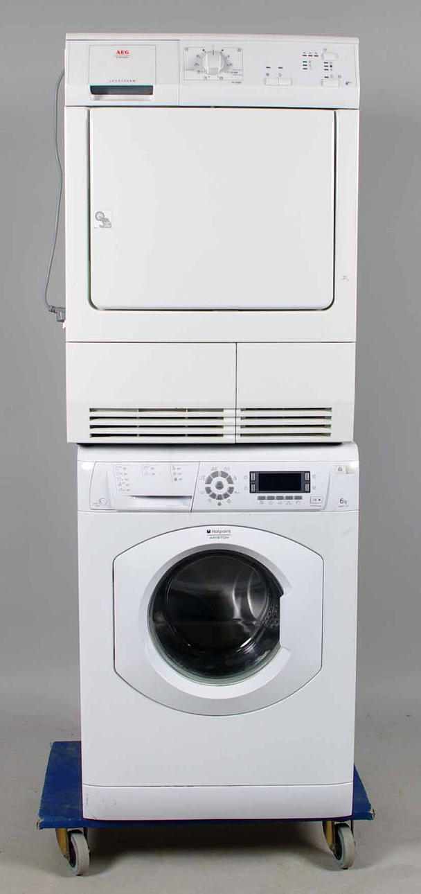 TVÄTTMASKIN SAMT TORKTUMLARE.