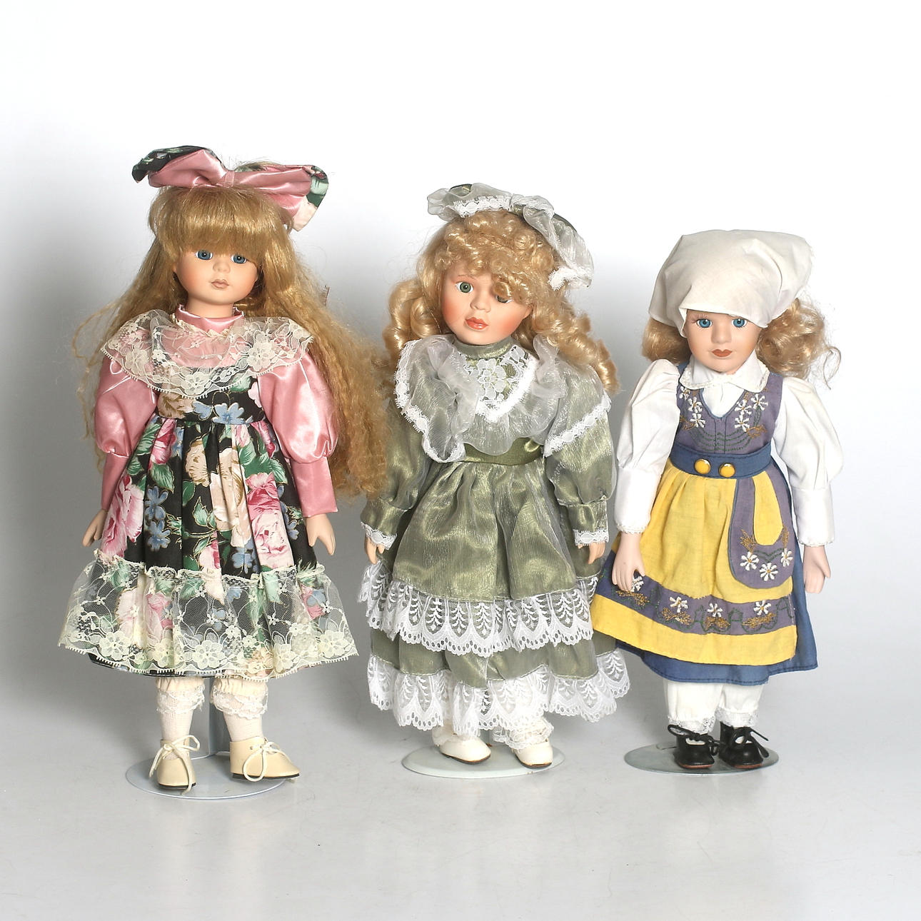 PORSLINSDOCKOR, 3 st, med ställningar, 1900-talets andra hälft.