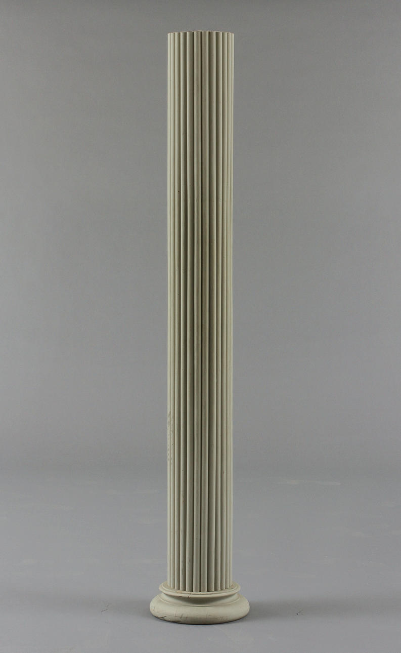 KOLONN MED POSTAMENT, gråmålat trä.