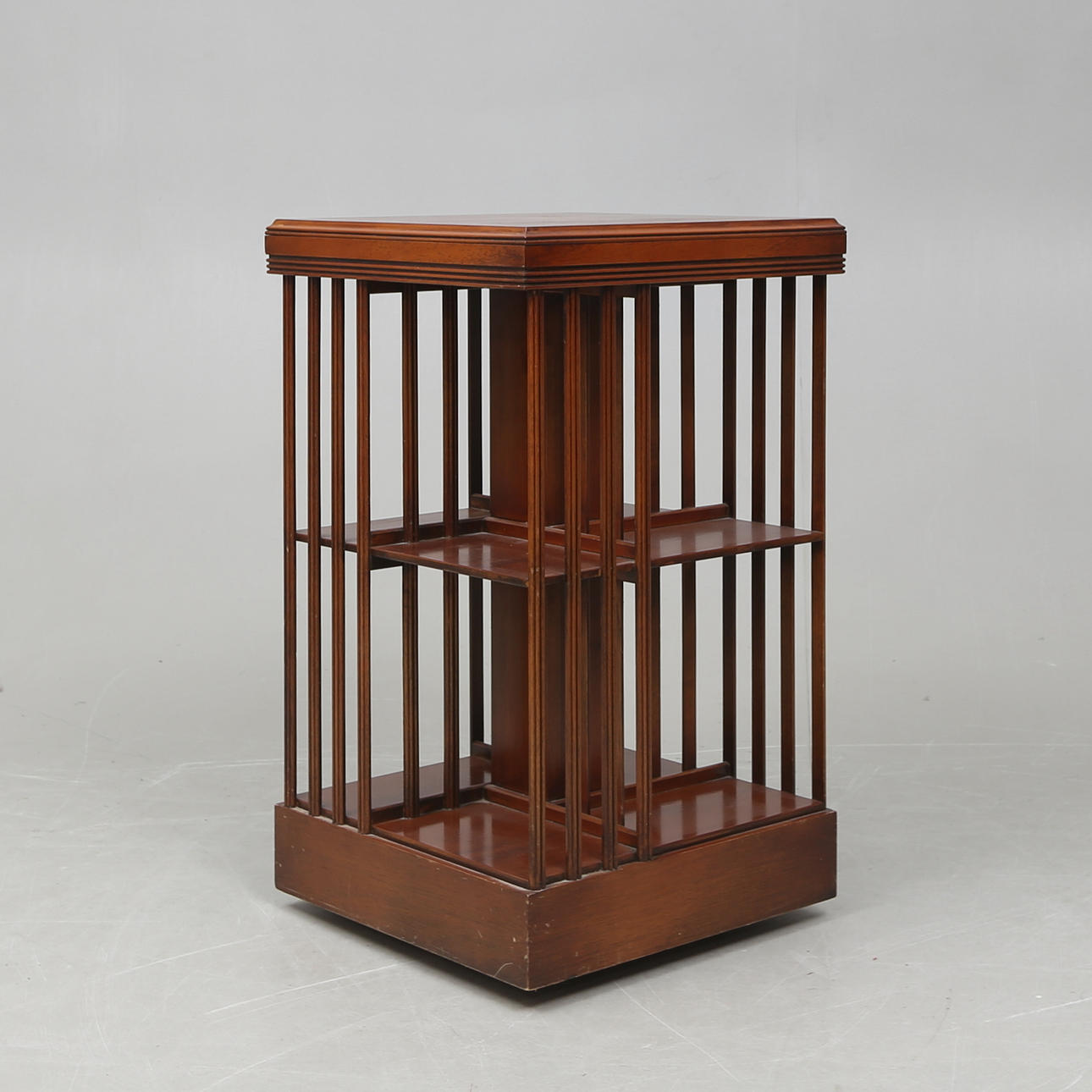 BOKSNURRA, engelsk stil, 1900-tal.