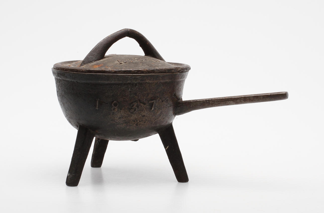 GRYTA, järn, märk ASW och daterad 1837.