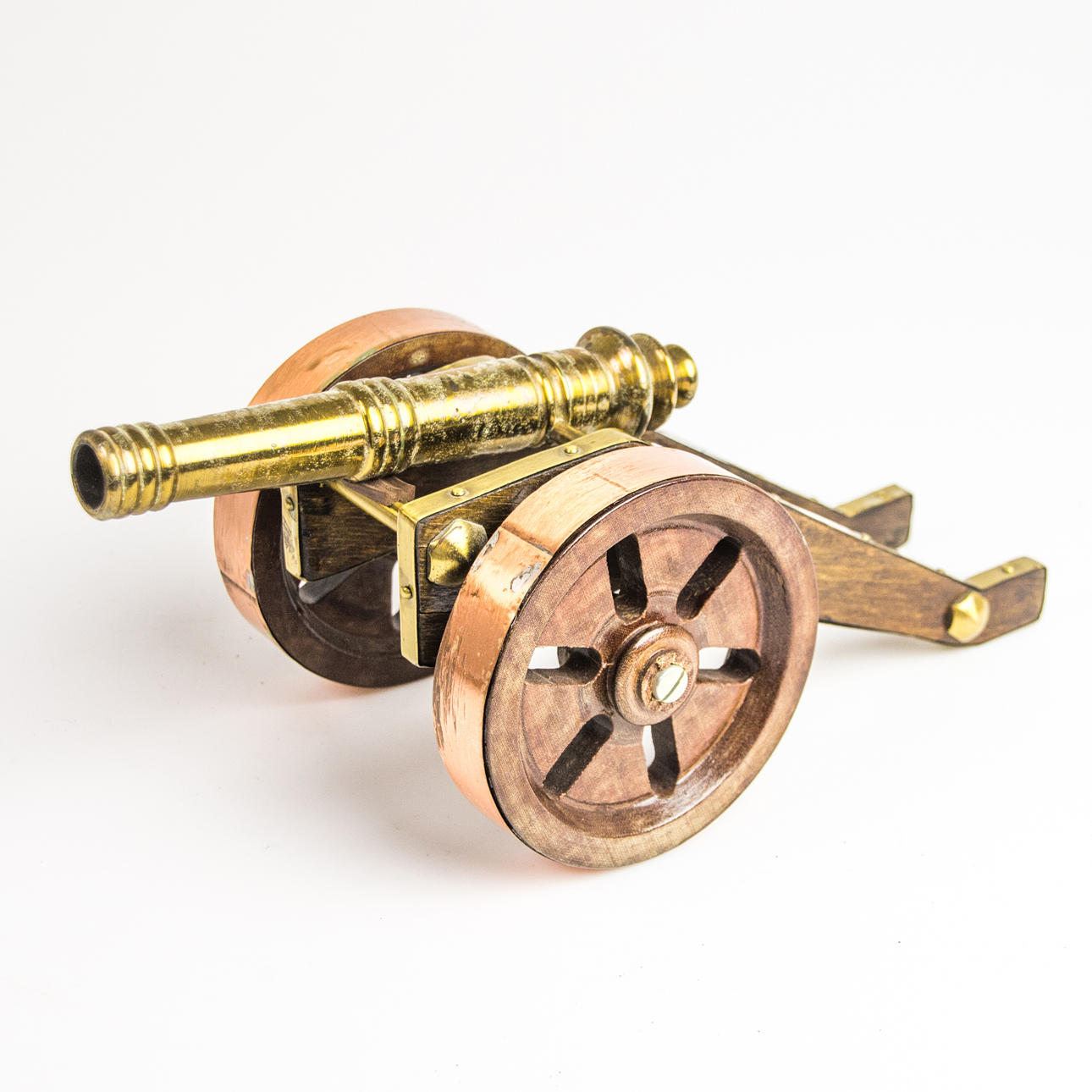 TABLE CANNON, brass with wooden lavette.